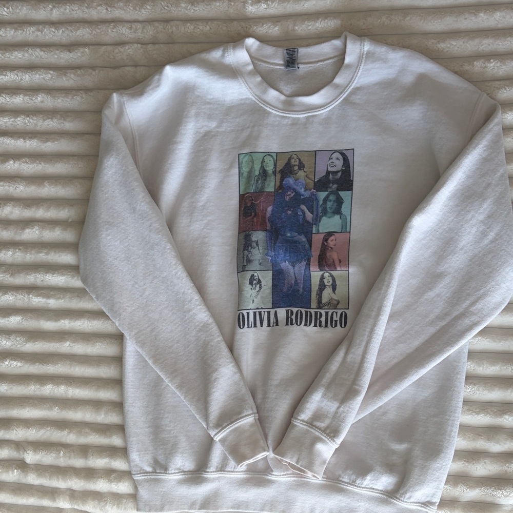 Gildan White Heavy Blend Sweatshirt
